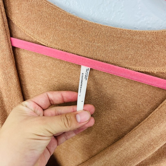 By anthropology Tan Cropped V-Neck Long Sleeves Sweater Size L - Picture 4 of 9